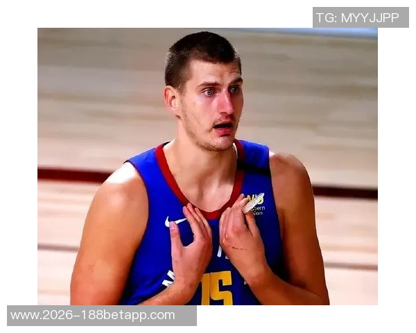 约基奇半场表现如同游戏般轻松7投5中贡献10分4篮板6助攻 约基奇半场表现如同游戏般轻松7投5中贡献10分4篮板6助攻